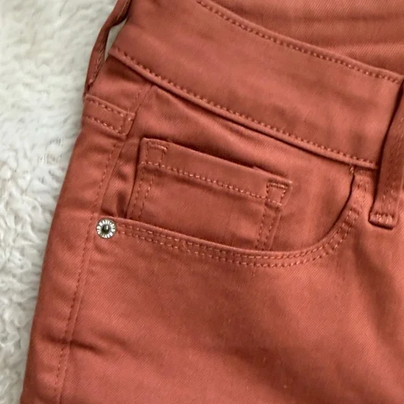 Old Navy Women's Rockstar Super Skinny Jeans in Rust - Picture 5 of 12